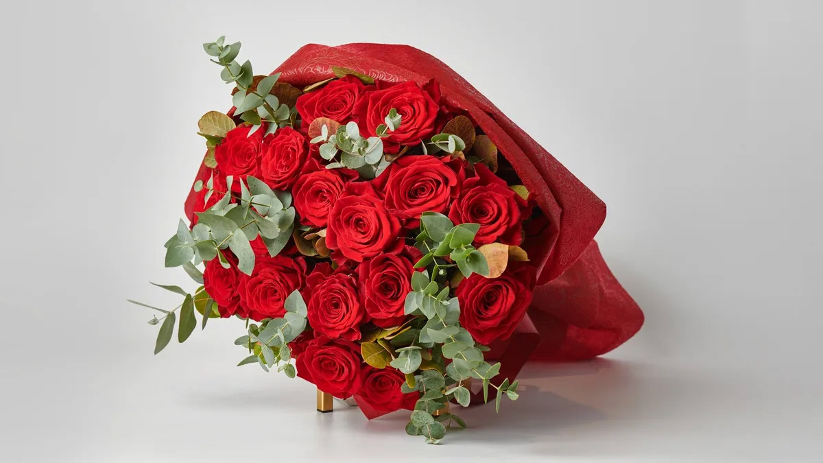 Bouquet of 12 Fresh Red Ecuador Roses BOUQUET Antheon