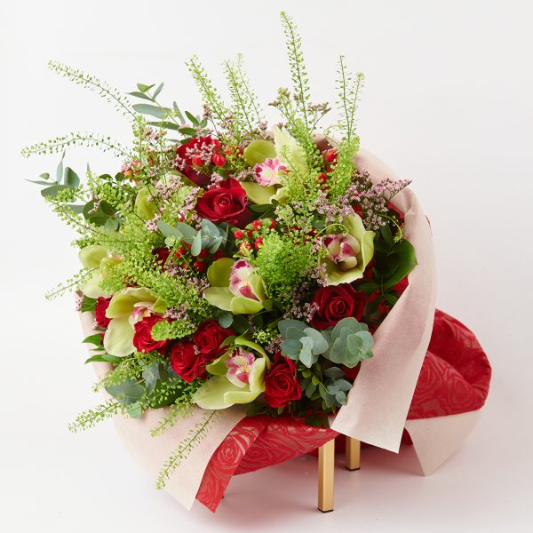 Μπουκέτο με Φρέσκα Λουλούδια Εποχής Συμπίντιουμ-Τριαντάφυλλα MΠΟΥΚΕΤΑ Antheon