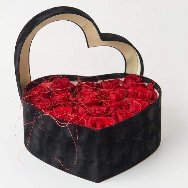 Κουτί μαύρη καρδιά Plexiglass με φρέσκα λουλούδια ΑΝΘΟΣΥΝΘΕΣΕΙΣ Antheon
