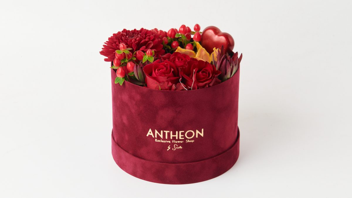 Luxury Bordeaux box 20cm with fresh flowers FLOWER ARRANGEMENTS Antheon