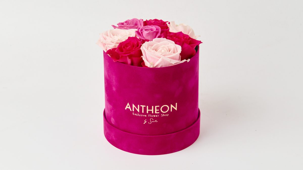 Luxury box fuchsia 15cm with fresh flowers FLOWER ARRANGEMENTS Antheon